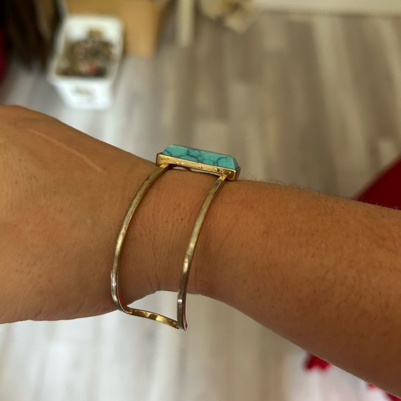 4/$50 Elegant Gold and Turquoise Bracelet 7 inches 💙 - Picture 3 of 6